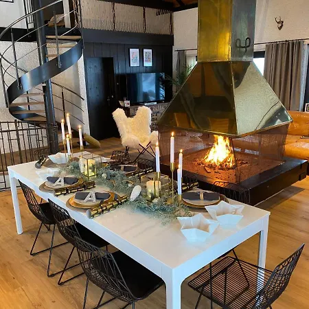 Ski-inout 4br Alpen Chalet, Views & Fire *