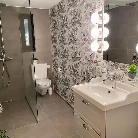 Ski-inout 4br Alpen Chalet, Views & Fire Chalet *