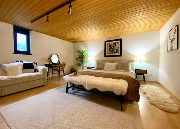 Ski-inout 4br Alpen Chalet, Views & Fire Chalé