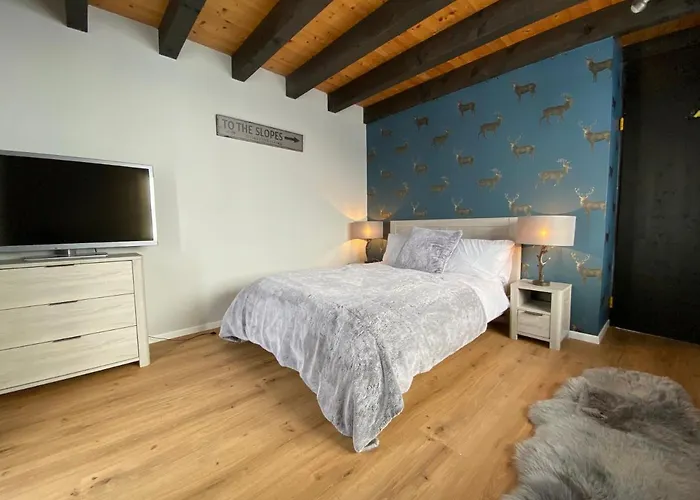 Ski-inout 4br Alpen Chalet, Views & Fire Chalet *