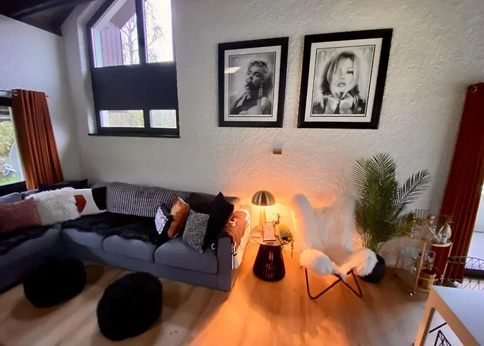 Ski-inout 4br Alpen Chalet, Views & Fire Chalet *