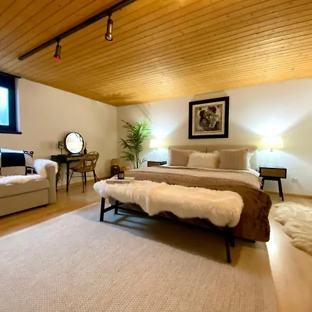 Ski-inout 4br Alpen Chalet, Views&fire Chalet