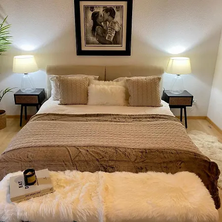 Ski-inout 4br Alpen Chalet, Views&fire Chalet